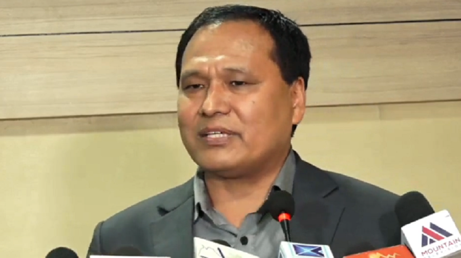 अनुमति विना चुनावी पोस्टरमा आफ्नो तस्वीर राखेकोप्रति आपत्ति