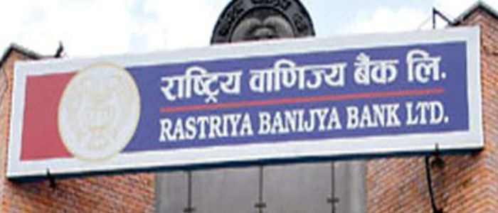 अर्थतन्त्र सङ्कटग्रस्त हुँदै