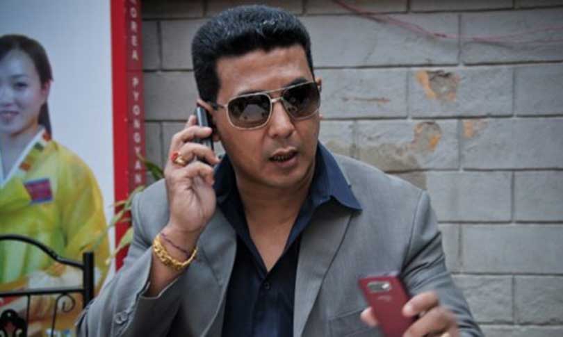 दीपक मनाङे मन्त्रीले कुटे कर्मचारी