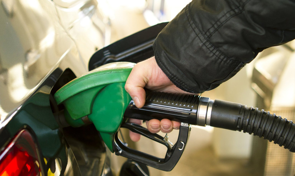 भारतबाट घटेर आयो पेट्रोलको मूल्य