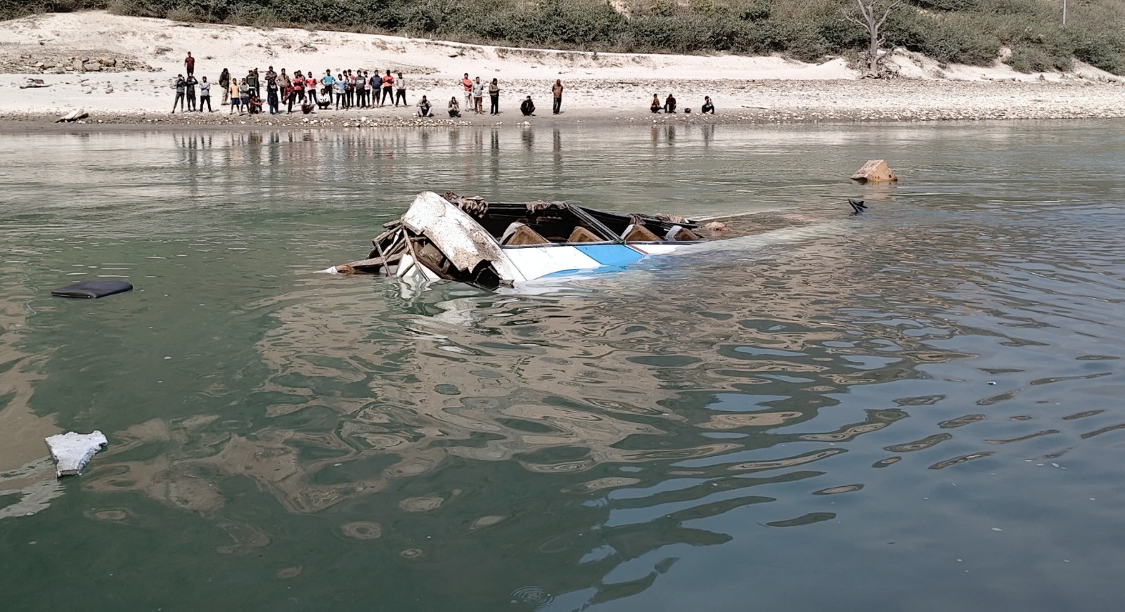तामाकोसी दुर्घटनामा मृतकका परिवारलाई मन्थली नगरपालिकाद्वारा राहत, प्रशासनसँग सहमतिपछि पोष्टमार्टम सम्पन्न